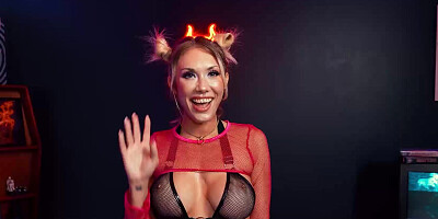 Blonde bimbo Madi Blaze testing the limits of her throat
