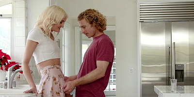 Blonde girl Zoe Sparx is going to get off with bro's boner