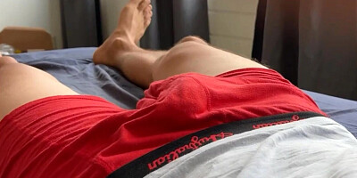 Dormindo Gostoso Com o Pau Duro 001