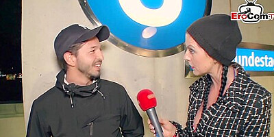 Deutsche Strabenumfrage: Moderatorin Fickt Passanten