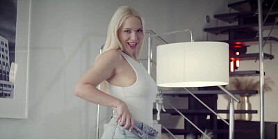 Vera Jarw is going to get her pussy smashed in hot porn