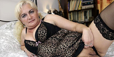 Watch angelic Moni's dirt