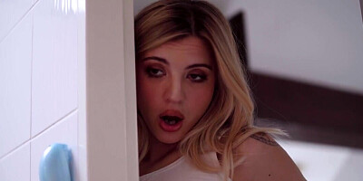 Girls make a very romantic sex session with lesbian sex