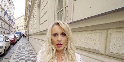 Mature lady cheats on her man to find real orgasms