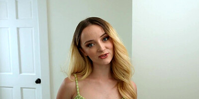 Stepsister is going to be a nudist to seduce him