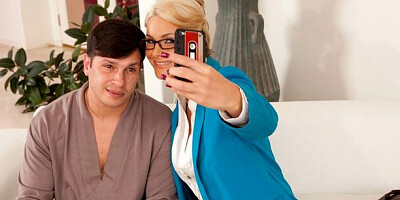 Naughty Office - oral scene