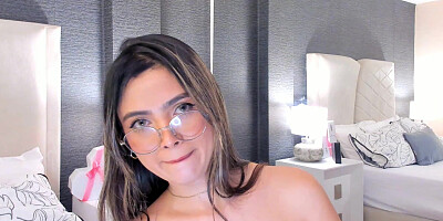 Cute Babe Teases Her Fans on Cam