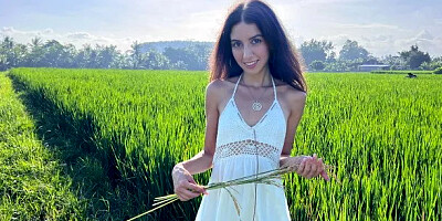 Cute Rice Picker Girl 18 Y.o. Fucks New Boss on His Farm - Creampie