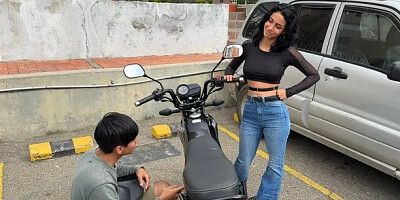 Cute Unknown Girl Asks Me for Help with Her Motorcycle and I Do Some Maintena...