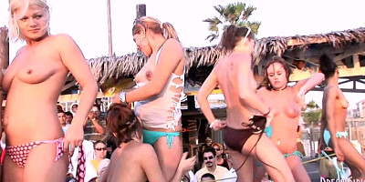 Squeeze's bikini contest scene