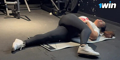 Sharing a Bed with a Brunette Babe with a Big Butt from the Gym - Nike Pro Le...