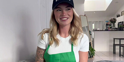 Barista Girl Cheats on Boyfriend while Hes at Work i Bet You Would Fuck Me ...