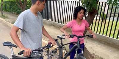 Me Follo Rico a Chica Latina Desconocida Que Me Pide Ayuda Y Me La Follo Duro...