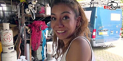 Zarte Latina Bekommt Ihre Enge Muschi Von Einem Alten Sack Gefickt