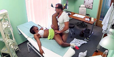 There's more than one way to get FREE HEALTHCARE - Fake Hospital