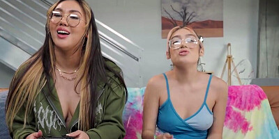 Two hotties with tight pussies end up lezzing out on a couch