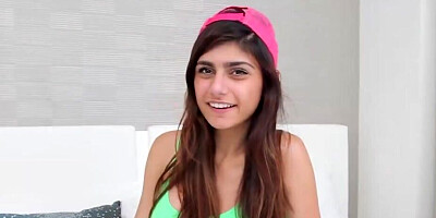 Big boobs Arab goddess Mia Khalifa gets to show her HOLE