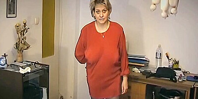 Kinky mature slut sucking cock and gets fisted