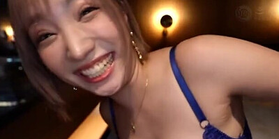 ショートヘアの金髪ギャルがセクシーな下着姿でキスとフェラの寝取られエッチ
