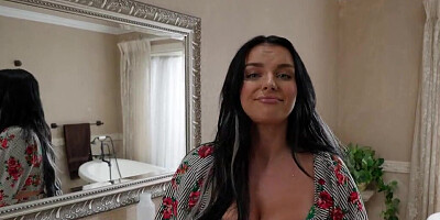 Payton Preslee looks hot with stepson's cock in her mouth