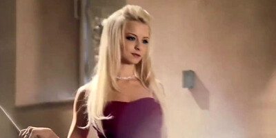 Easy-on-the-eyes Jazzy's blonde sex