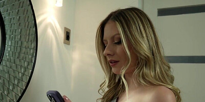 Rebecca Volpetti is a blonde who wants her hole stretched