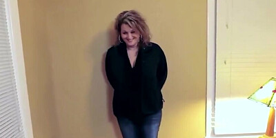 Amateur gal named Laura is demonstrating her SKILLZ