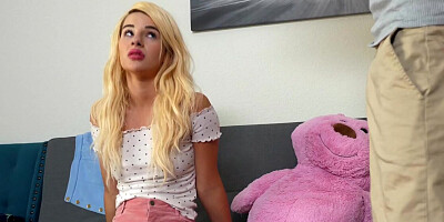 Chloe Temple decides to seduce a stepdad in a cute way