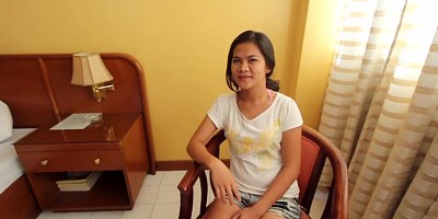 Filipina Teen Blows Big White Cock