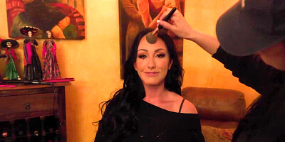 Jennifer White shows her amazing curves in a sexy clip