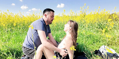 Romantic doggy le in a field
