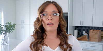 Stepdaughter shows great flexibility while banging daddy