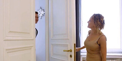 Confident mommy gets to screw a big dick repairman