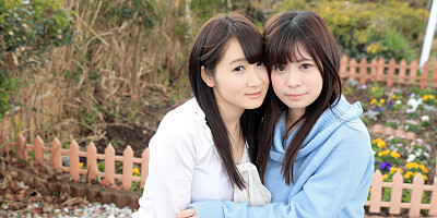 Hot nasty asian lesbians orgasms in car while fingering cunts