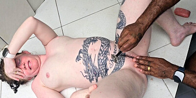 Pregnant Woman Cant Shave And Calls The Cuckold To Do The Job