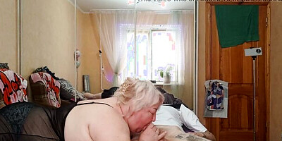 Mature girlfriend gives blowjob and swallows all the cum