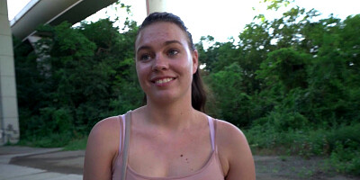 Amateur brunette Keira Flow gives up her pussy fore some cash