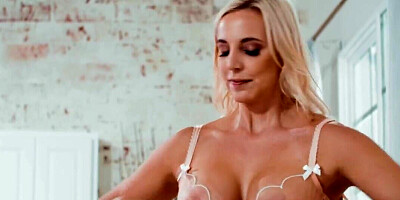 Alex Coal is going to fuck moaning hottie Sophia West