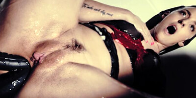 Watch well-proportioned Amirah Adara's smut