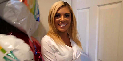 Cute babe Vivianne DeSilva is ready to celebrate her b-day