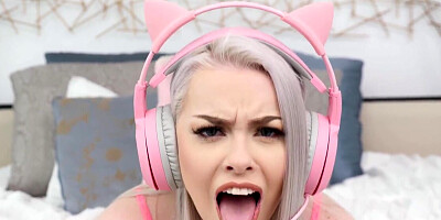 Gamer girl gets pretty deranged with a DILF dick