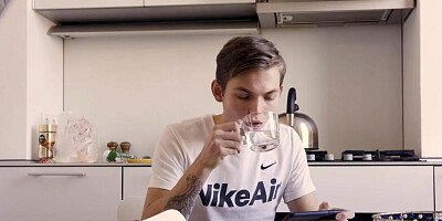 Mature lady prepares herself to get smashed from behind