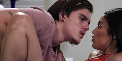 Vanessa Sky is going to take her stepbrother on sexually