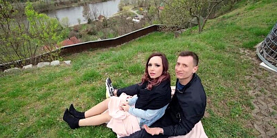 Redheaded babe with natural curves cucks while preggers