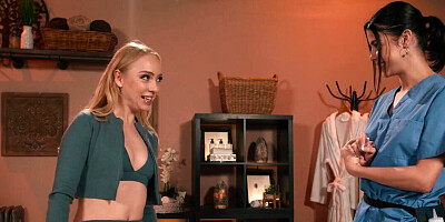 Masseuse is going to get moist for her kinky client