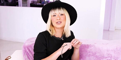 Cute blonde Jessie Saint flaunts her wet twat to get pounded