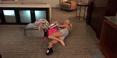 Sweet Bella Rose's petite action