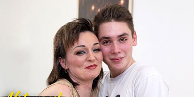 Pornhun action with ingenious lass from Mature NL