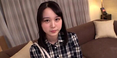 純真無垢な清楚な黒髪美女がキスしておっぱい揉まれてドキドキ前戯
