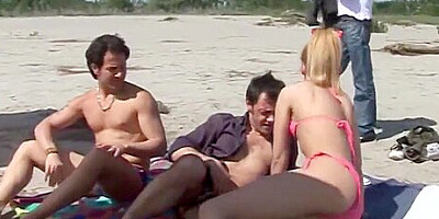 Gangbang In Riva Al Fiume Per Una Giovane Studentessa Con Il Professore Ed I Compagni Di Classe